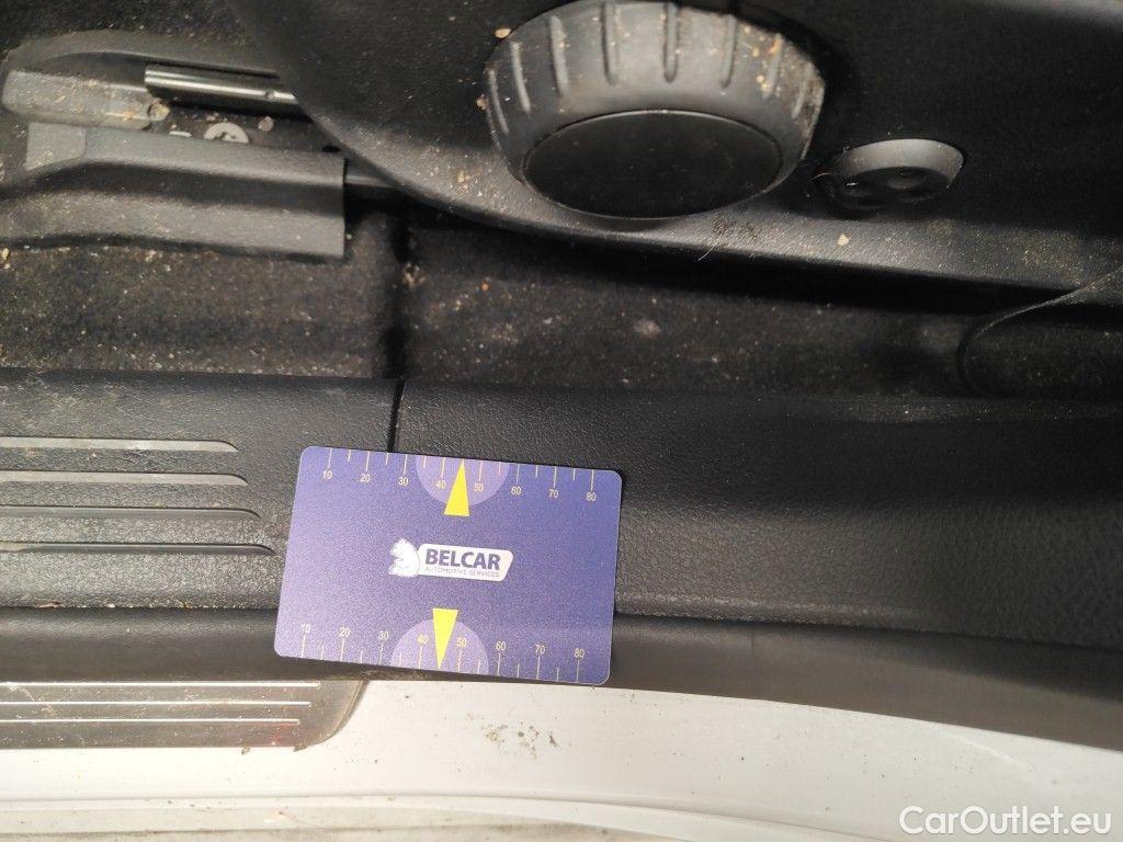 Mercedes  A-Klasse Mercedes-Benz  Limousine A 180 Business Line 4d #35