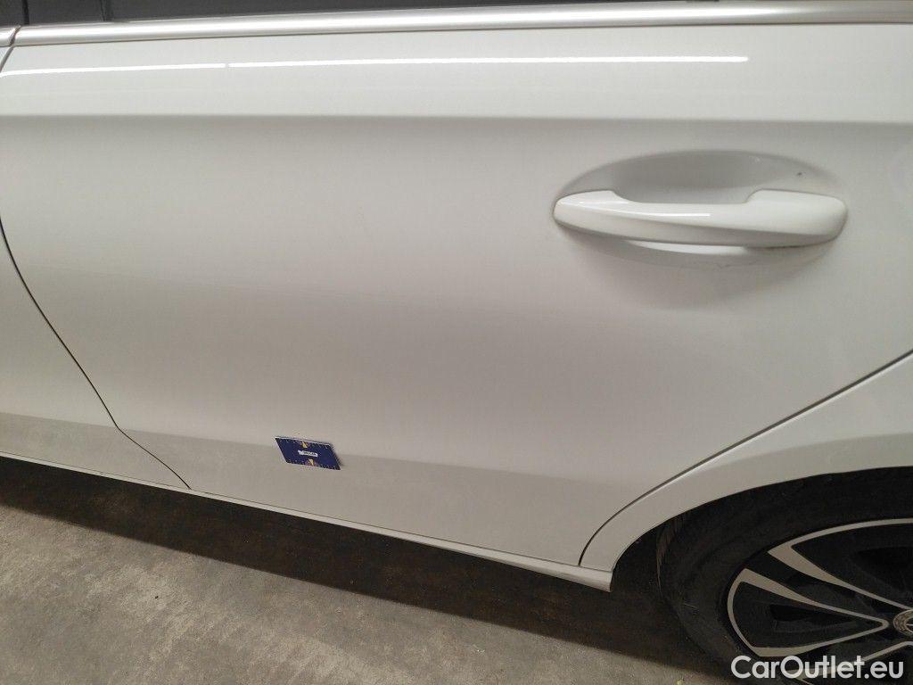 Mercedes  A-Klasse Mercedes-Benz  Limousine A 180 Business Line 4d #19