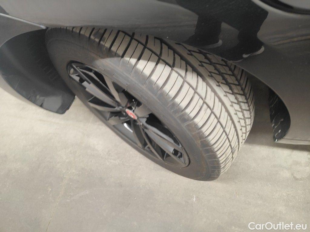 Jaguar  F-PACE Jaguar  2.0 184kW 4x4 Aut. R-Sport 5d #17