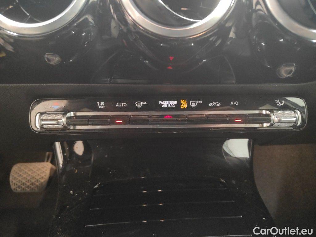 Mercedes  A-Klasse Mercedes-Benz  Limousine A 180 Business Line 4d #23