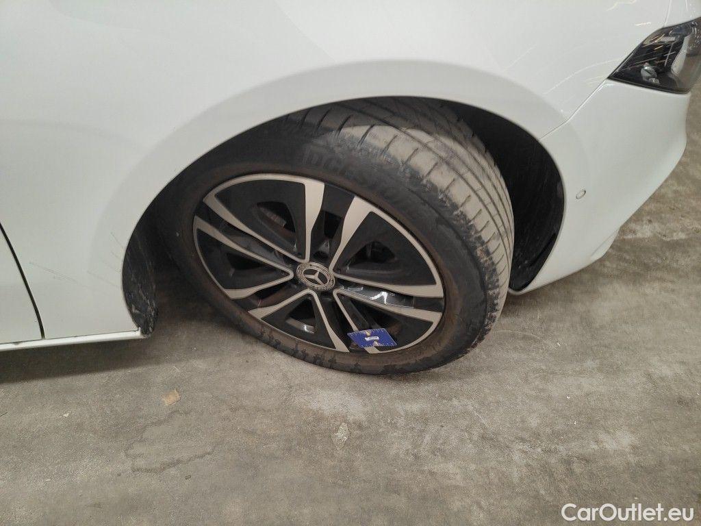 Mercedes  A-Klasse Mercedes-Benz  Limousine A 180 Business Line 4d #31