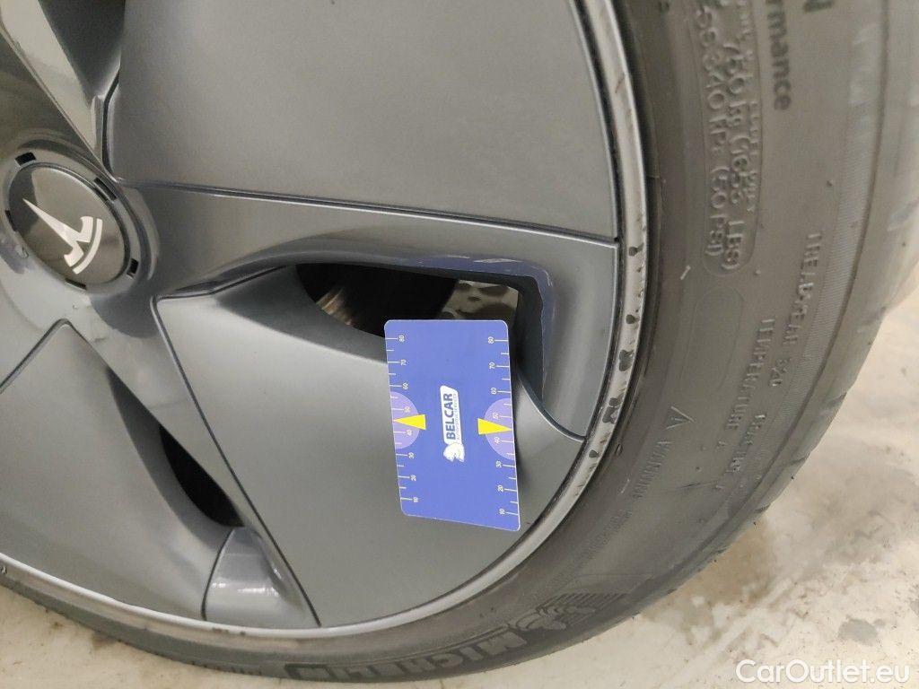 Tesla  Model 3 Tesla  Standard RWD Plus 4d #47