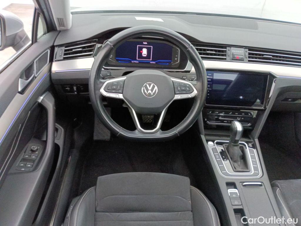 Volkswagen  Passat Volkswagen  Variant 2.0 TDI 90kW DSG Elegance Business 5d #9