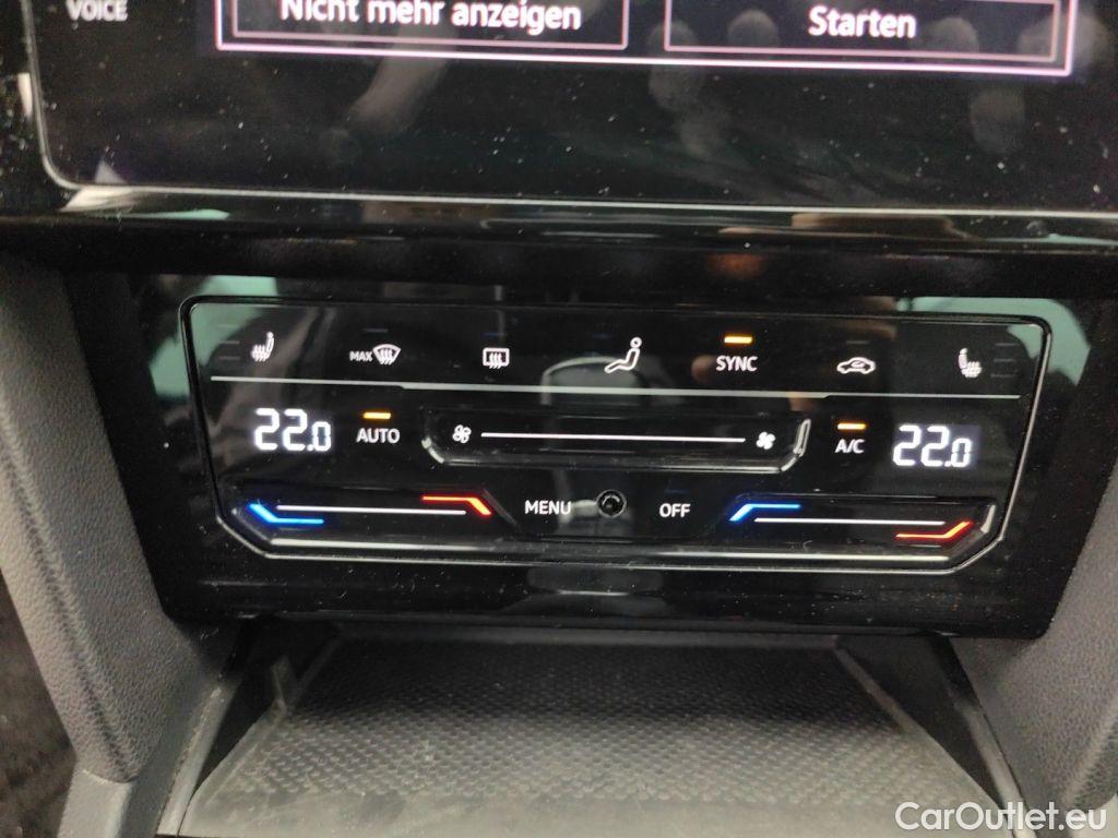 Volkswagen  Passat VOLKSWAGEN  VARIANT PA - 2019 2.0 TDi 150 Elegance (EU6 d) 5d #23