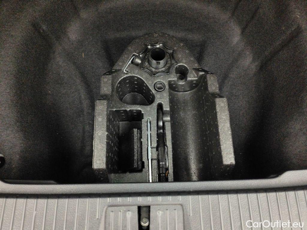 Volkswagen  Passat VOLKSWAGEN  VARIANT PA - 2019 2.0 TDi 150 Elegance (EU6 d) 5d #47