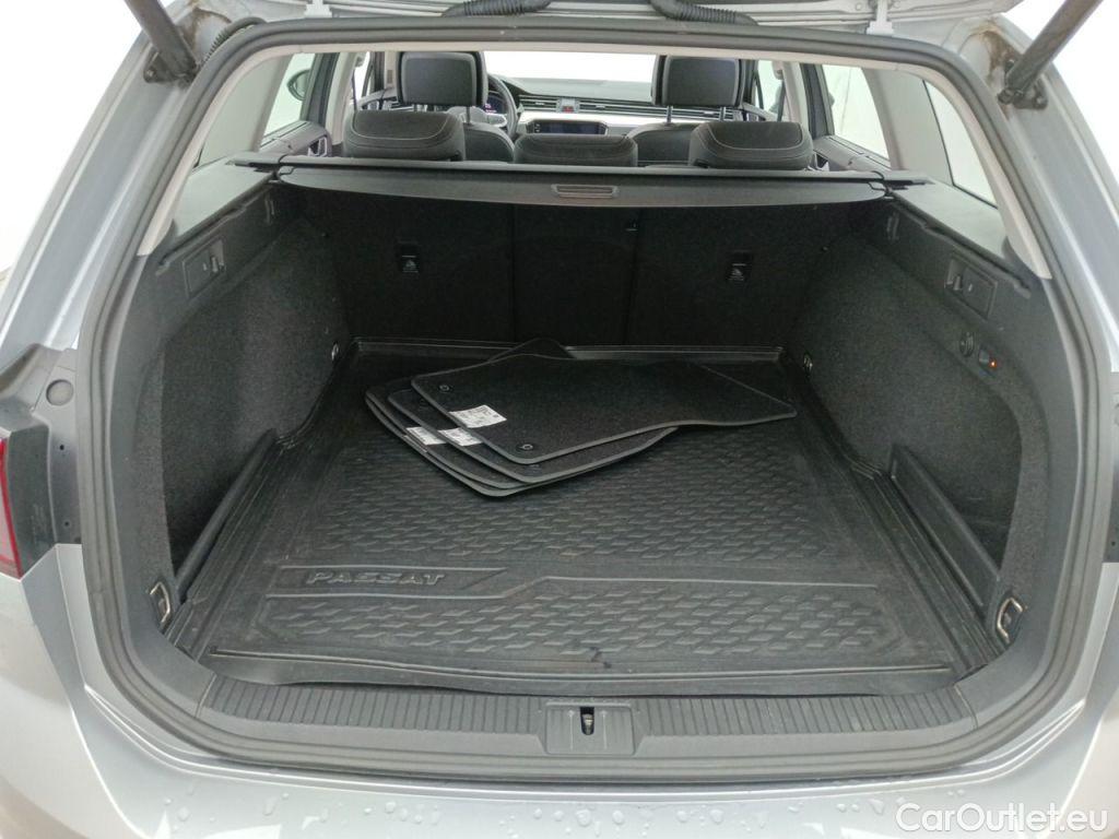 Volkswagen  Passat Volkswagen  Variant 2.0 TDI 90kW DSG Elegance Business 5d #14