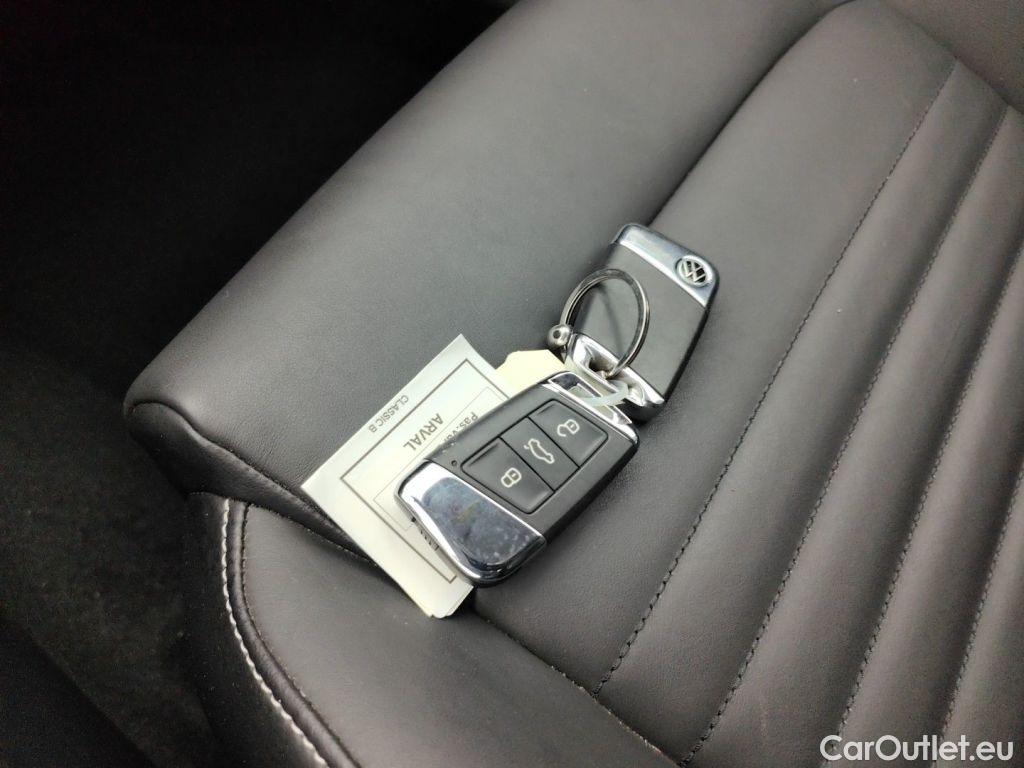 Volkswagen  Passat VOLKSWAGEN  VARIANT PA - 2019 2.0 TDi 150 Elegance (EU6 d) 5d #4