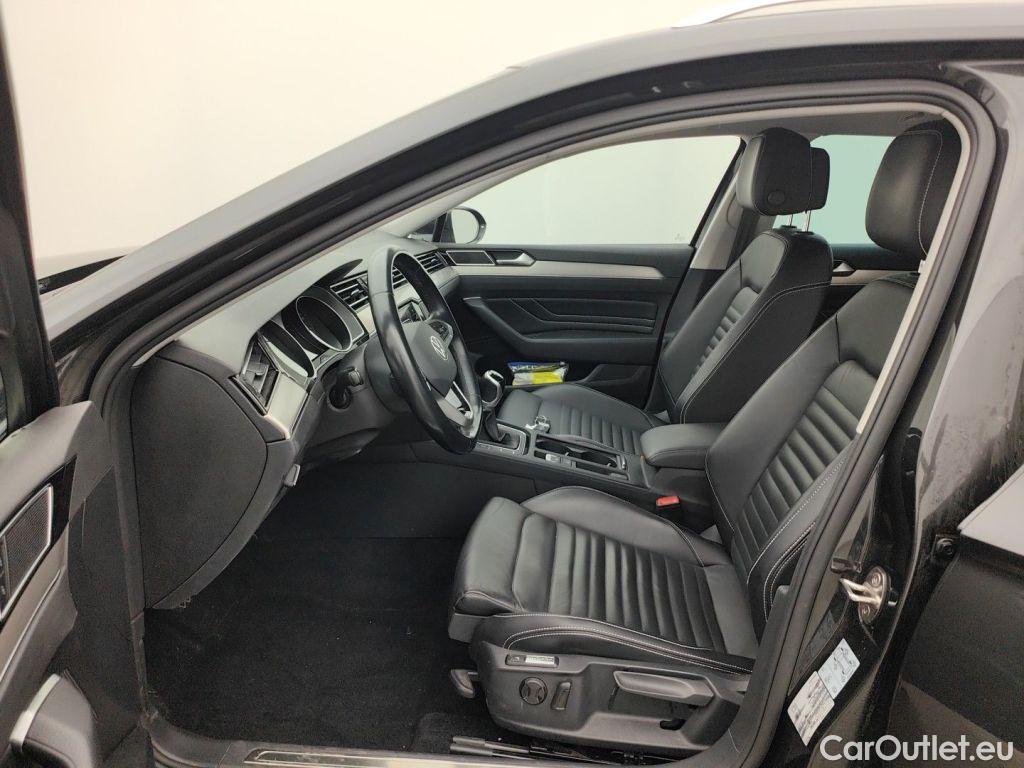 Volkswagen  Passat VOLKSWAGEN  VARIANT PA - 2019 2.0 TDi 150 Elegance (EU6 d) 5d #3