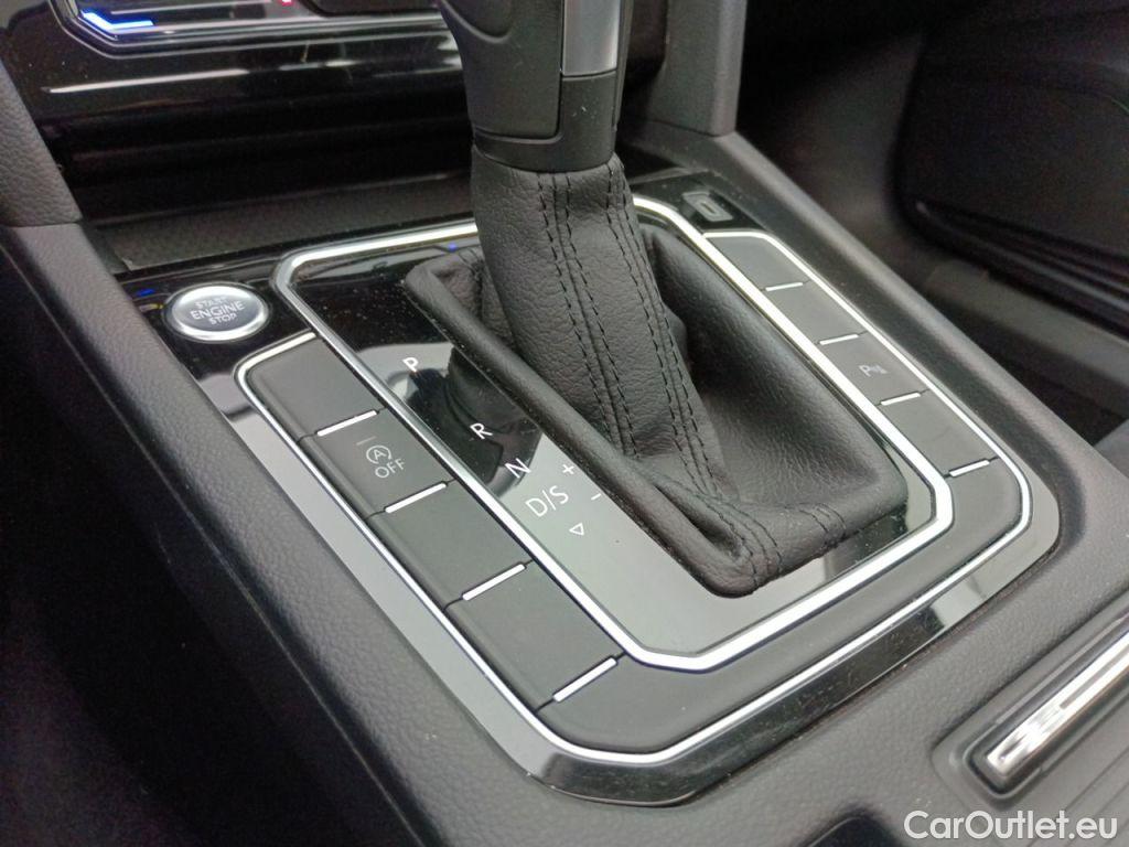 Volkswagen  Passat Volkswagen  Variant 2.0 TDI 90kW DSG Elegance Business 5d #36