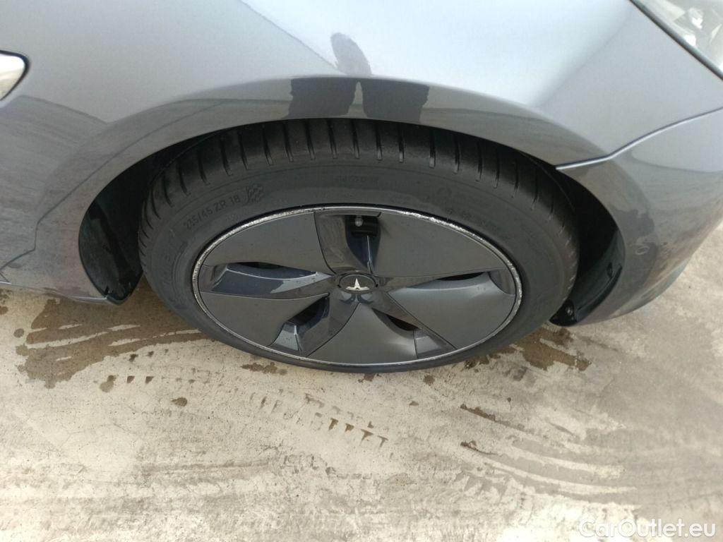 Tesla  Model 3 Tesla  Standard RWD Plus 4d #17