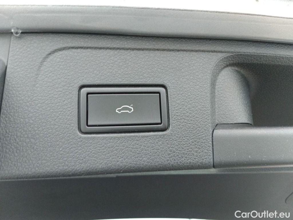 Volkswagen  Passat Volkswagen  Variant 2.0 TDI 90kW DSG Elegance Business 5d #39