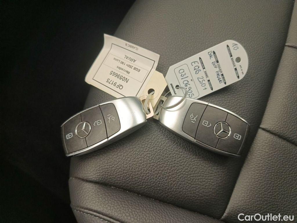 Mercedes  EQB MERCEDES  (X253) 70.5 kWh  250+ Luxury Line 5d #4