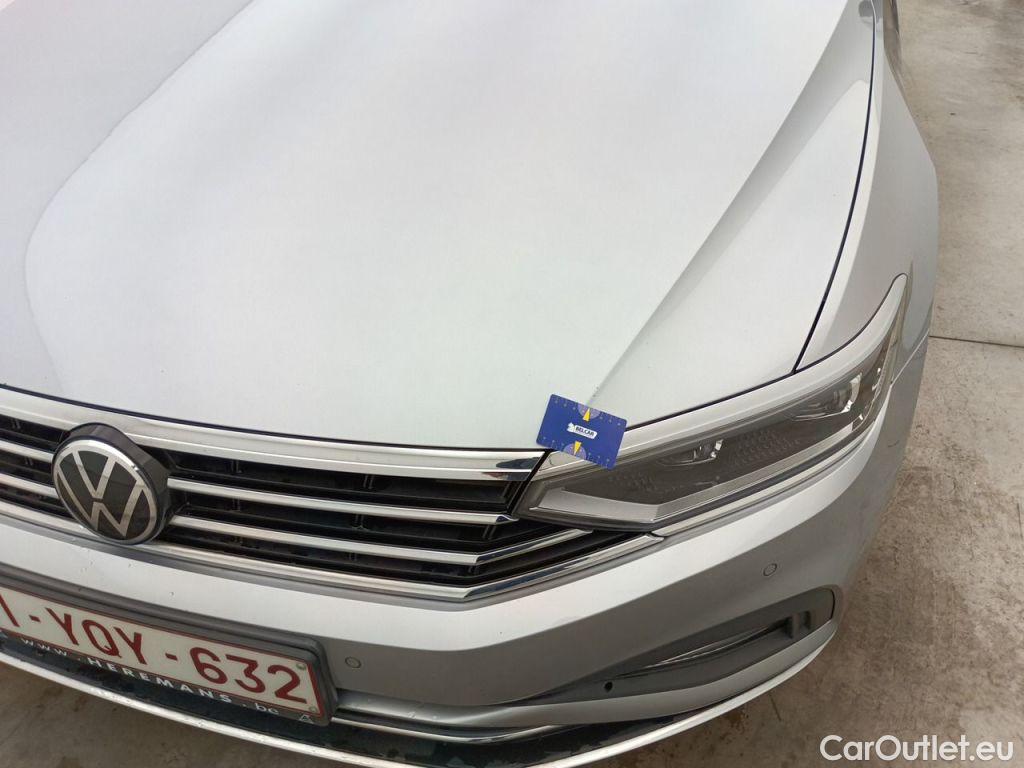 Volkswagen  Passat Volkswagen  Variant 2.0 TDI 90kW DSG Elegance Business 5d #26
