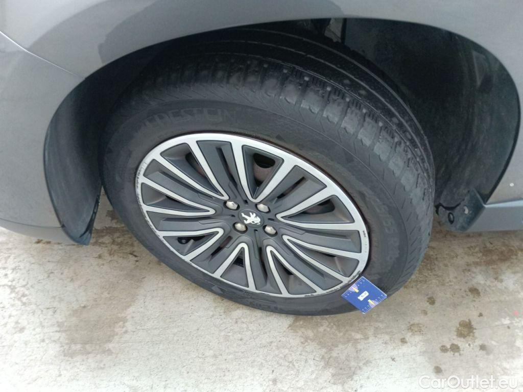 Peugeot  2008 Peugeot  1.2 Puretech 61kW S&S Active 5d #46