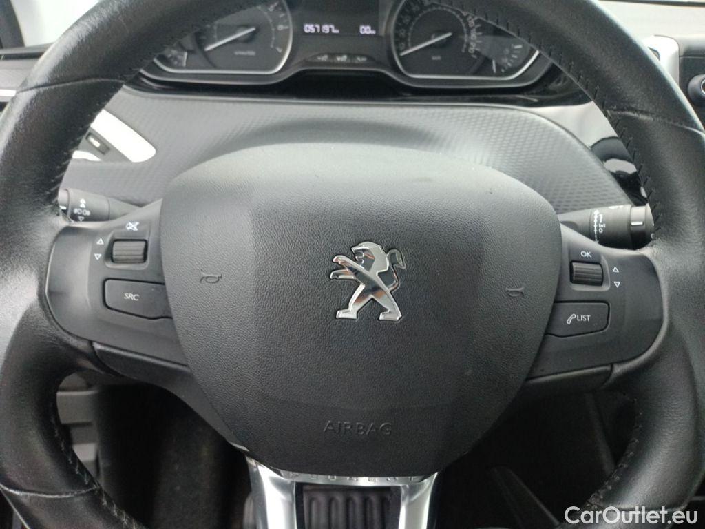 Peugeot  2008 Peugeot  1.2 Puretech 61kW S&S Active 5d #31