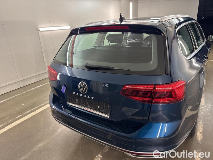 Volkswagen  Passat  Variant 2.0 TDI DSG Elegance Business 90kW/122pk  5D/P Auto-7 #55