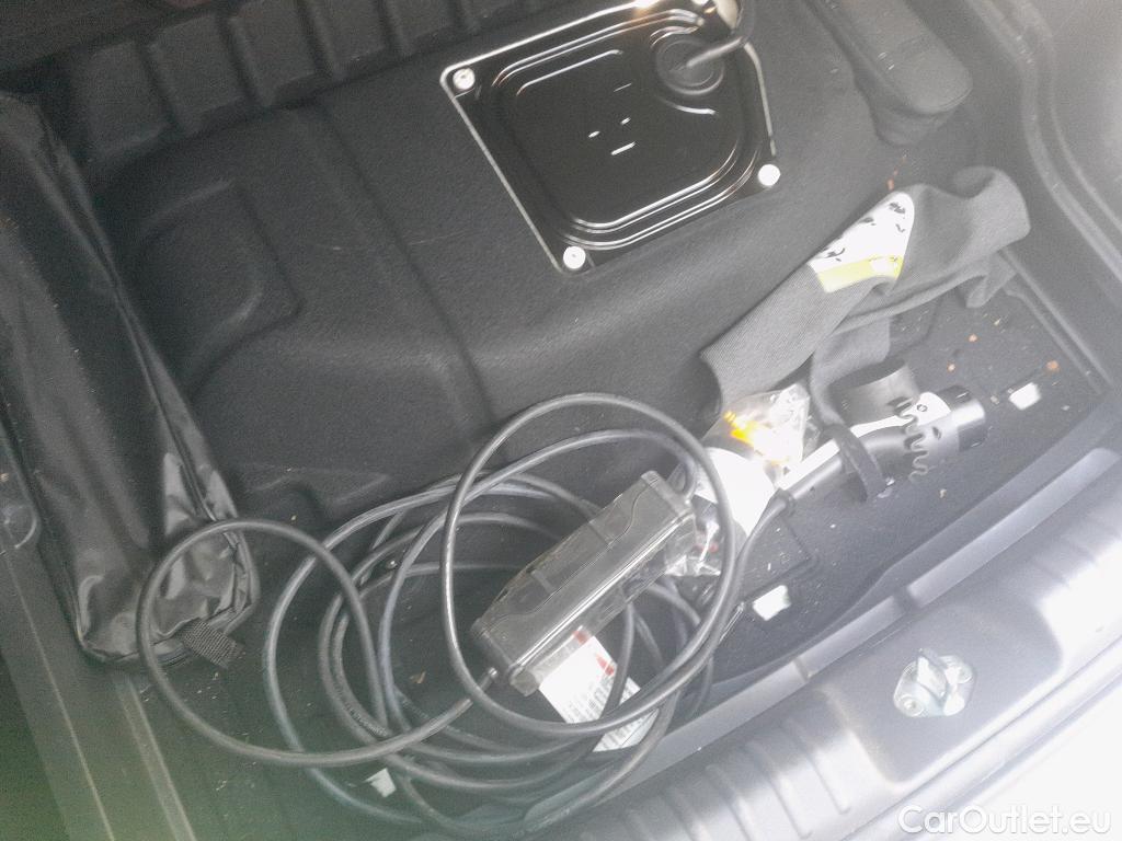 KIA  Niro KIA  / 2022 / 5P / crossover 1.6 GDi PHEV 135kW (183CV) Concept #9