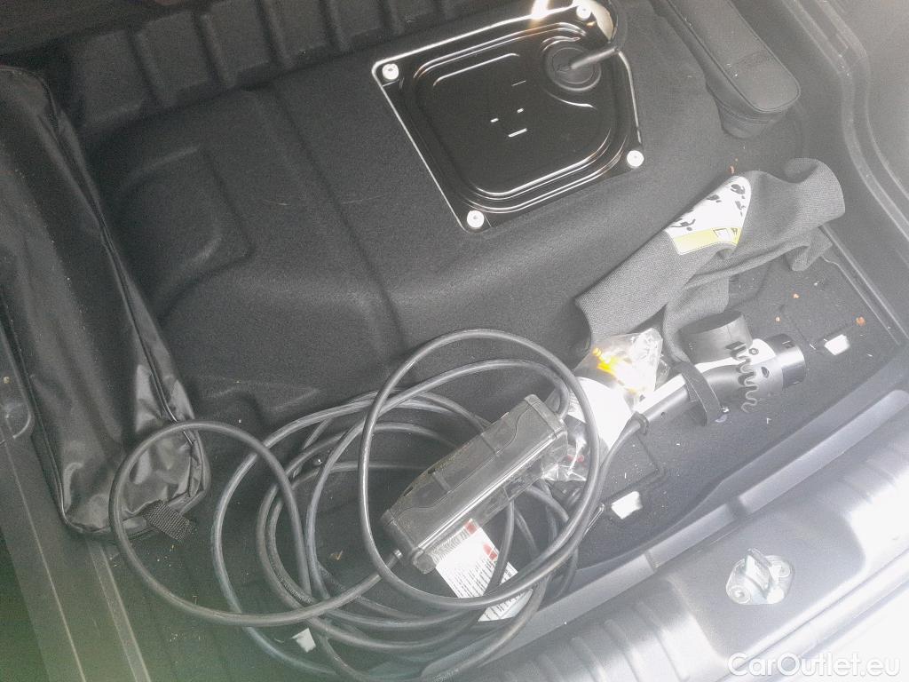 KIA  Niro KIA  / 2022 / 5P / crossover 1.6 GDi PHEV 135kW (183CV) Concept #10