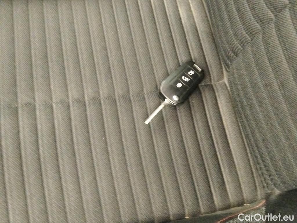  Peugeot  2008 PEUGEOT  / 2019 / 5P / todoterreno Active Pack BlueHDI 81kW (110CV) #2