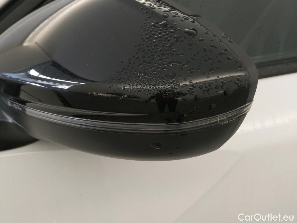  Peugeot  2008 PEUGEOT  / 2019 / 5P / todoterreno Active Pack BlueHDI 81kW (110CV) #3