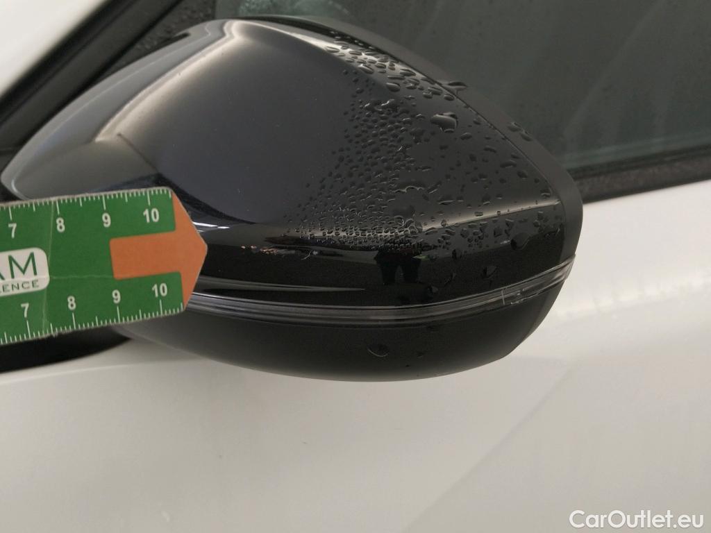  Peugeot  2008 PEUGEOT  / 2019 / 5P / todoterreno Active Pack BlueHDI 81kW (110CV) #4