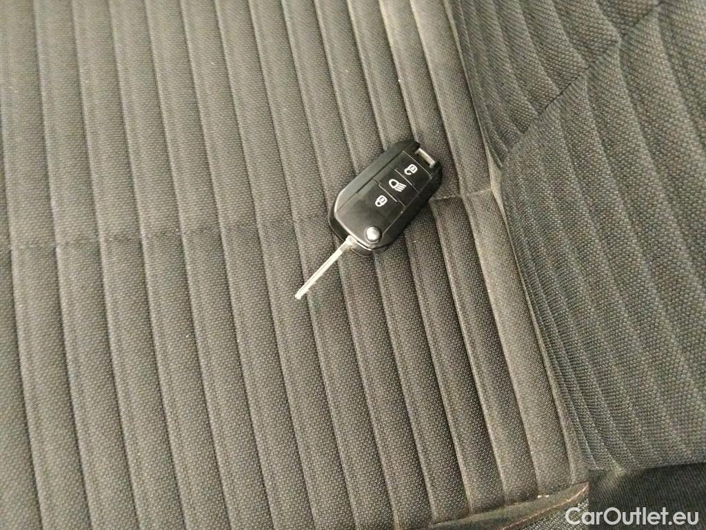  Peugeot  2008 PEUGEOT  / 2019 / 5P / todoterreno Active Pack BlueHDI 81kW (110CV) #1