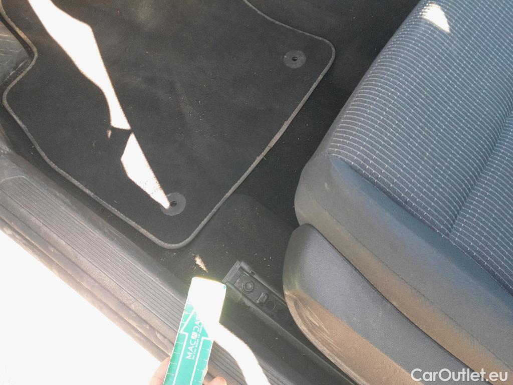  Volkswagen  Golf  VOLKSWAGEN / 2020 / 5P / berlina con portón 2.0 TDI 85kW (115CV) #20