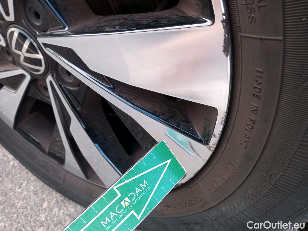 Volkswagen  Polo VOLKSWAGEN  / 2017 / 5P / berlina con portón Advance 1.0 TSI 70kW (95CV) #3