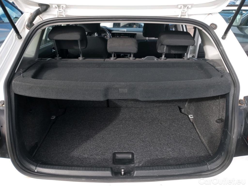 Volkswagen  Polo VOLKSWAGEN  / 2017 / 5P / berlina con portón Advance 1.0 TSI 70kW (95CV) #8