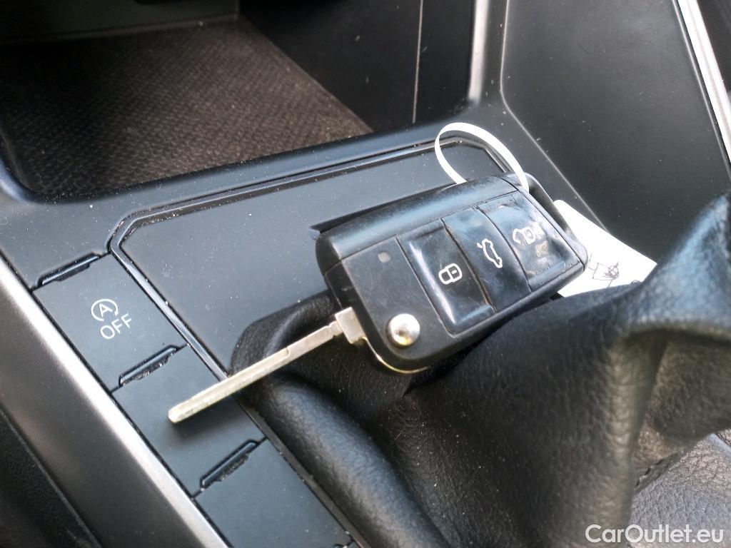 Volkswagen  Polo VOLKSWAGEN  / 2017 / 5P / berlina con portón Advance 1.0 TSI 70kW (95CV) #1