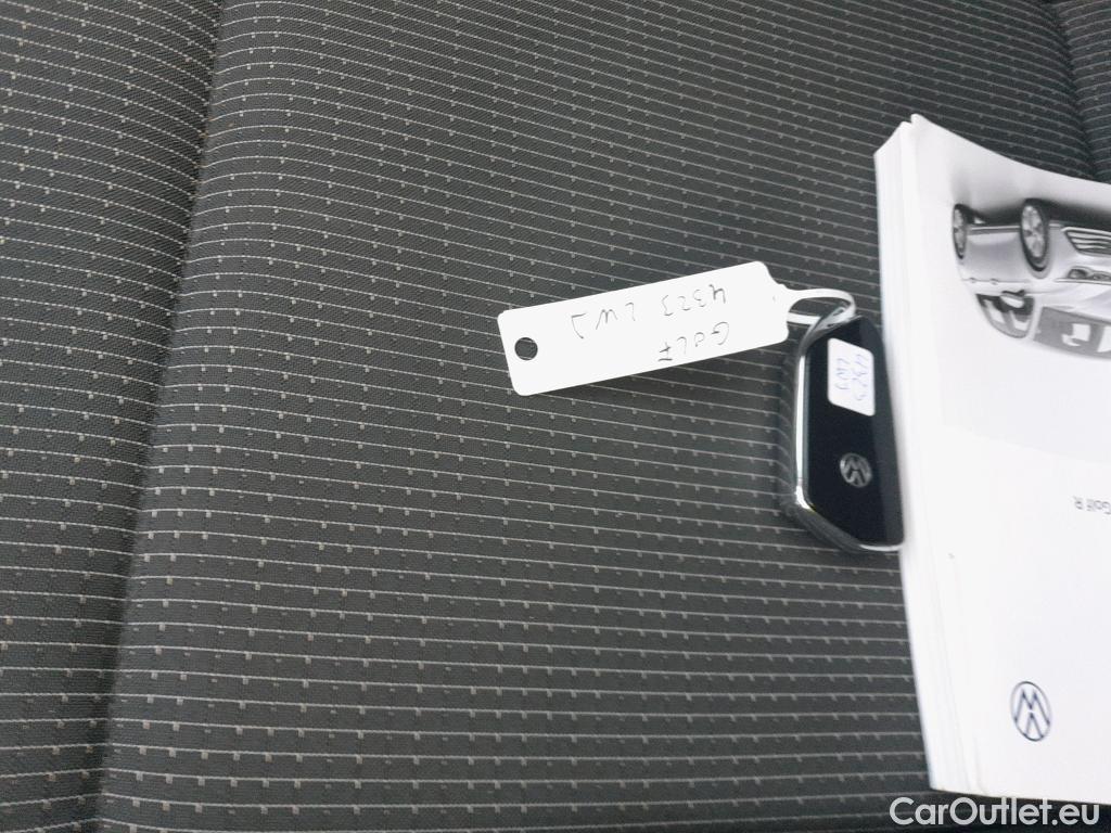  Volkswagen  Golf  VOLKSWAGEN / 2020 / 5P / berlina con portón 2.0 TDI 85kW (115CV) #2