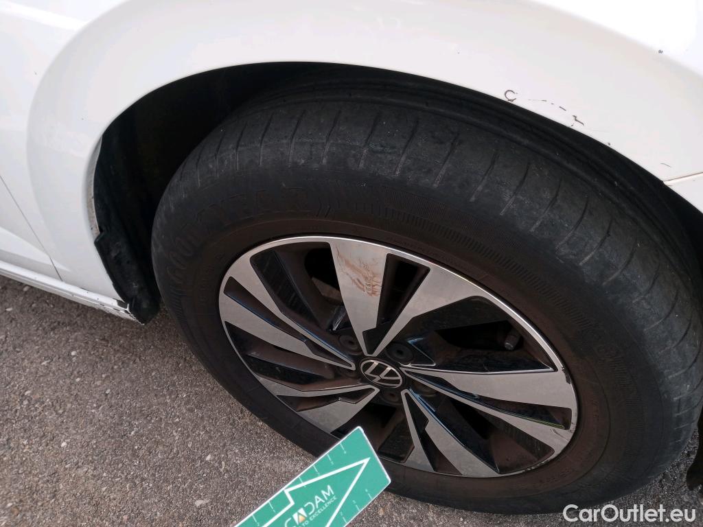 Volkswagen  Polo VOLKSWAGEN  / 2017 / 5P / berlina con portón Advance 1.0 TSI 70kW (95CV) #4