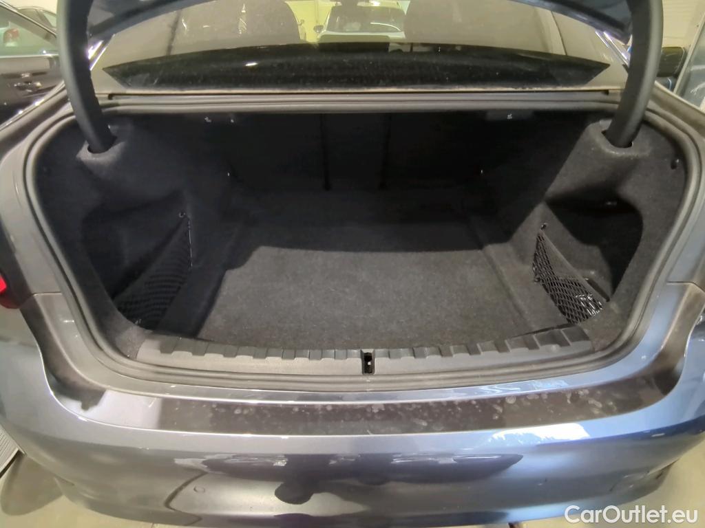 Bmw  Serie 3 Baureihe 3 Lim. 330 d Sport Line 195KW AT8 E6dT #8