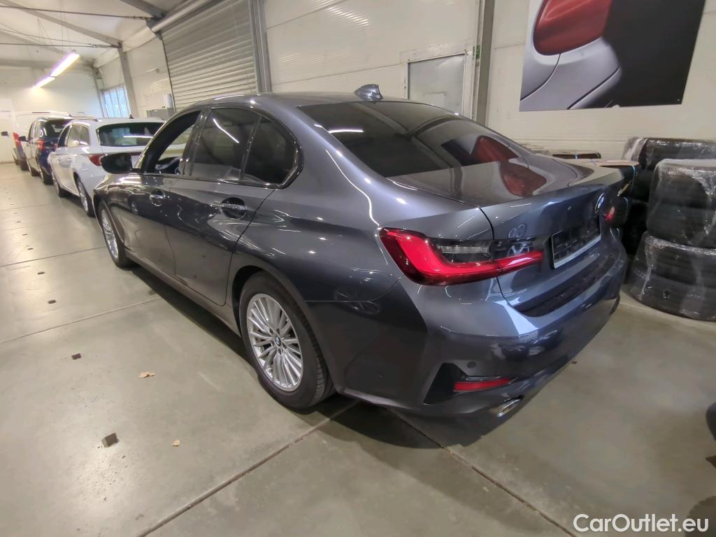 Bmw  Serie 3 Baureihe 3 Lim. 330 d Sport Line 195KW AT8 E6dT #13