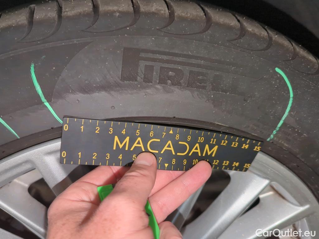 Bmw  Serie 3 Baureihe 3 Lim. 330 d Sport Line 195KW AT8 E6dT #39