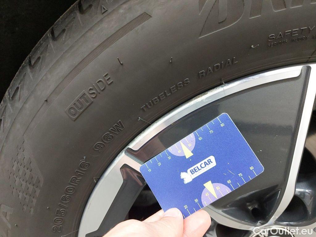 Bmw  Serie 3 BMW 3 Reeks Berline 320i (135 kW) 4d #22