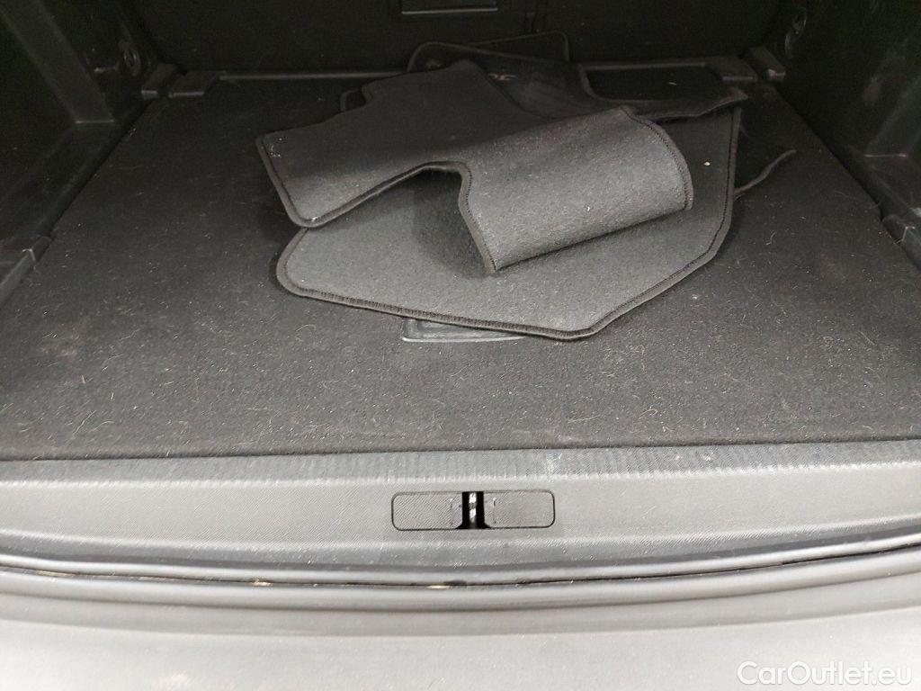 Peugeot  3008 Peugeot  1.5 BlueHDi 96kW S&S EAT8 Allure Pack 5d #59