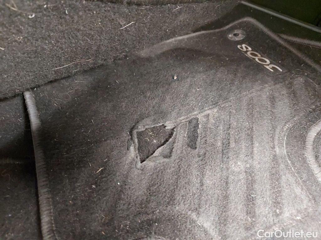 Peugeot  3008 Peugeot  1.5 BlueHDi 96kW S&S EAT8 Allure Pack 5d #32