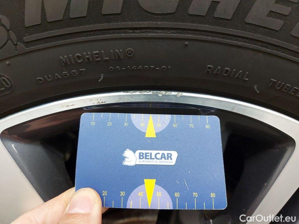 Peugeot  3008 Peugeot  1.5 BlueHDi 96kW S&S EAT8 Allure Pack 5d #46