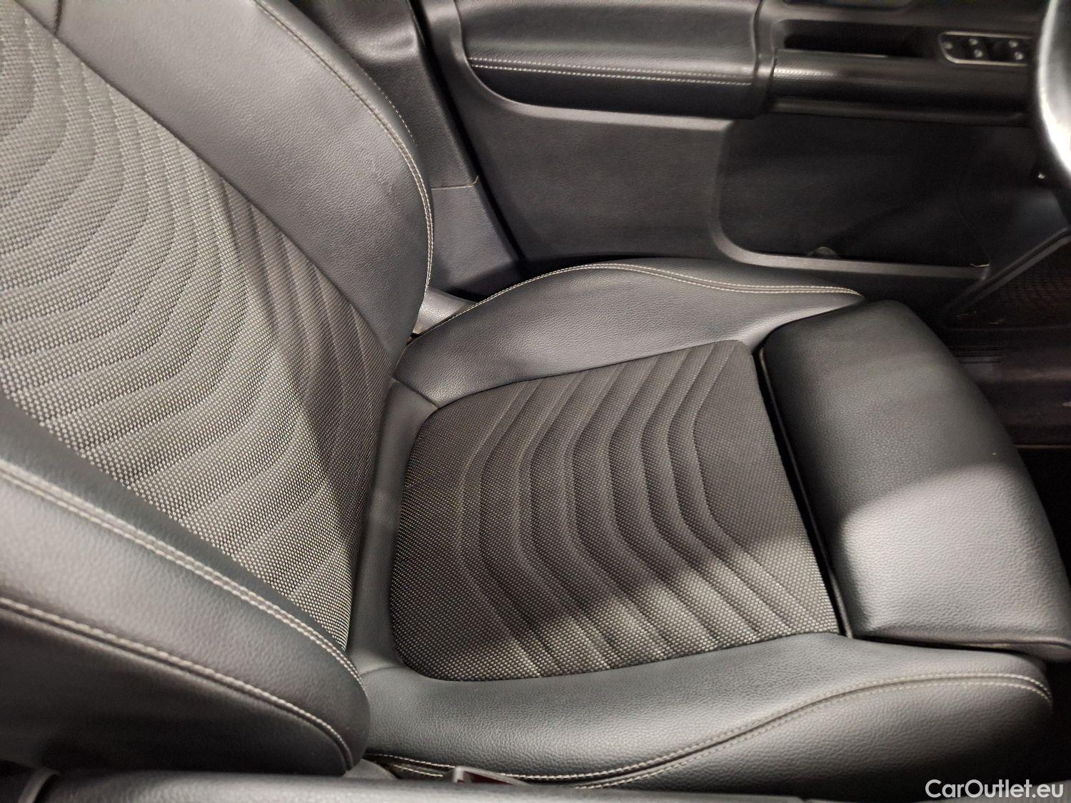 Mercedes  GLB Mercedes,  '19, Mercedes-Benz   180 d Business Solution 5d #16