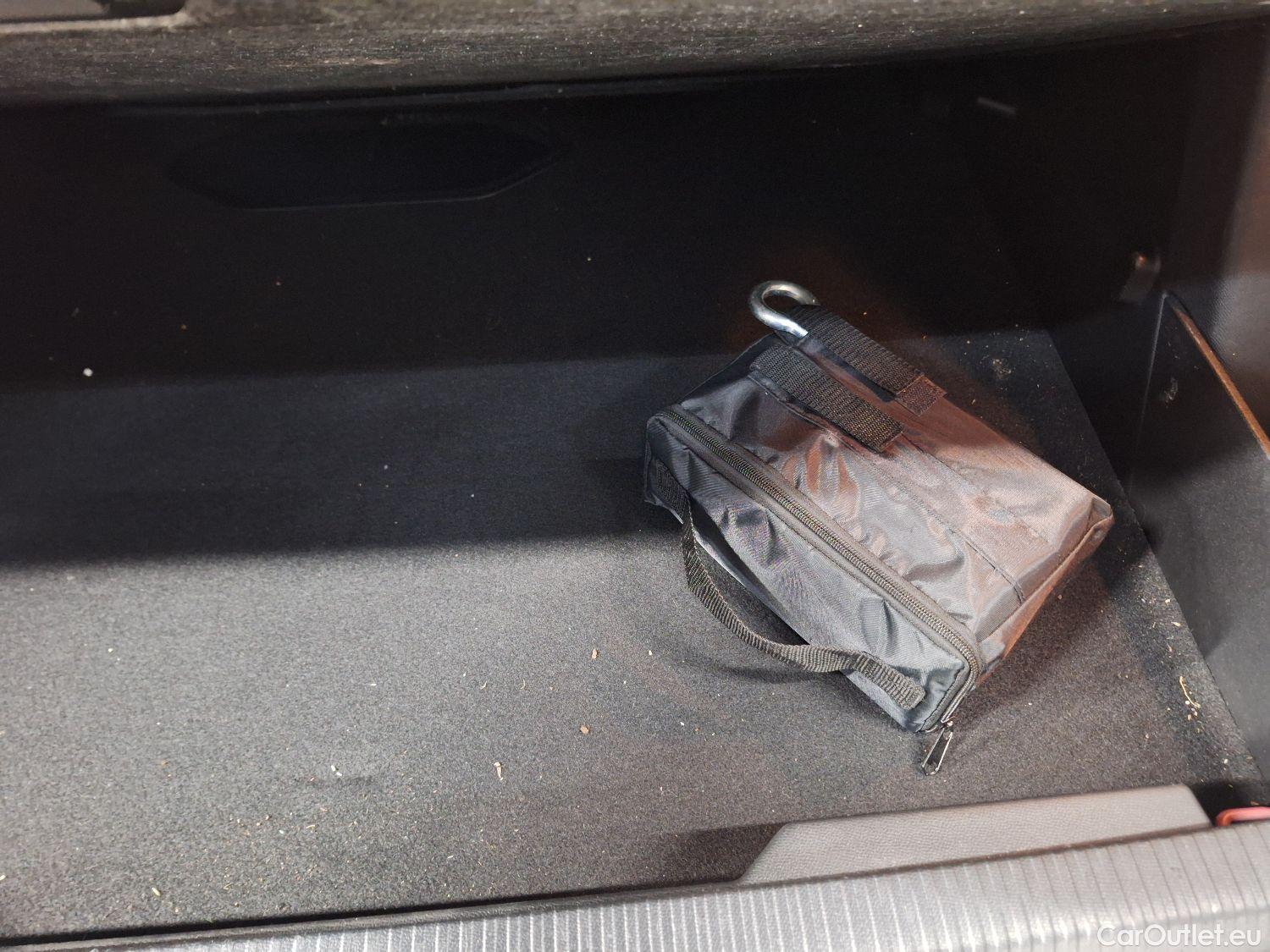 Peugeot  2008 Peugeot,  '19, Peugeot  1.2 Puretech 96kW S&S EAT8 GT Line 5d #16