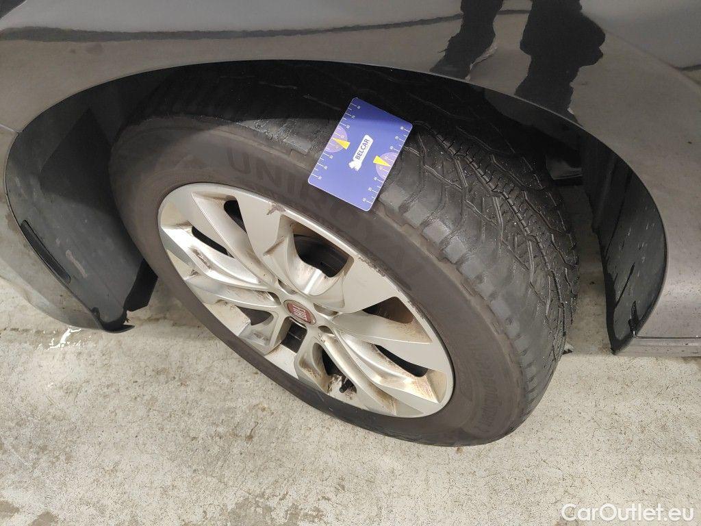 Fiat  Tipo Fiat  SW 1.4 Turbo 120ch/pk Easy 5d #95