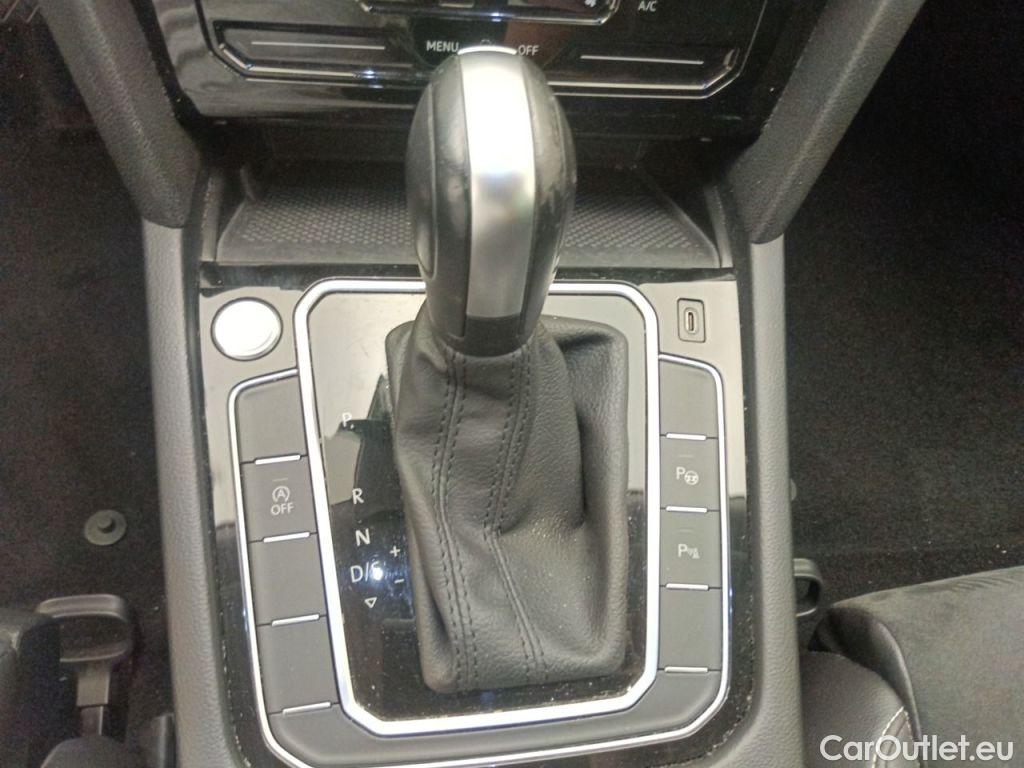 Volkswagen  Passat VOLKSWAGEN  VARIANT DIESEL - 2020 2.0 TDi 200 SCR Elegance DSG 5d #25