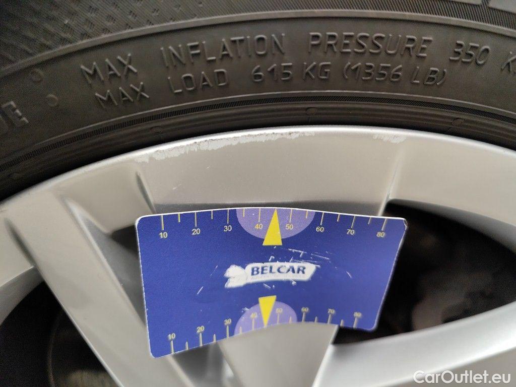 Volkswagen  Golf  Volkswagen Variant VIII 2.0 TDI 85kW Life 5d #85