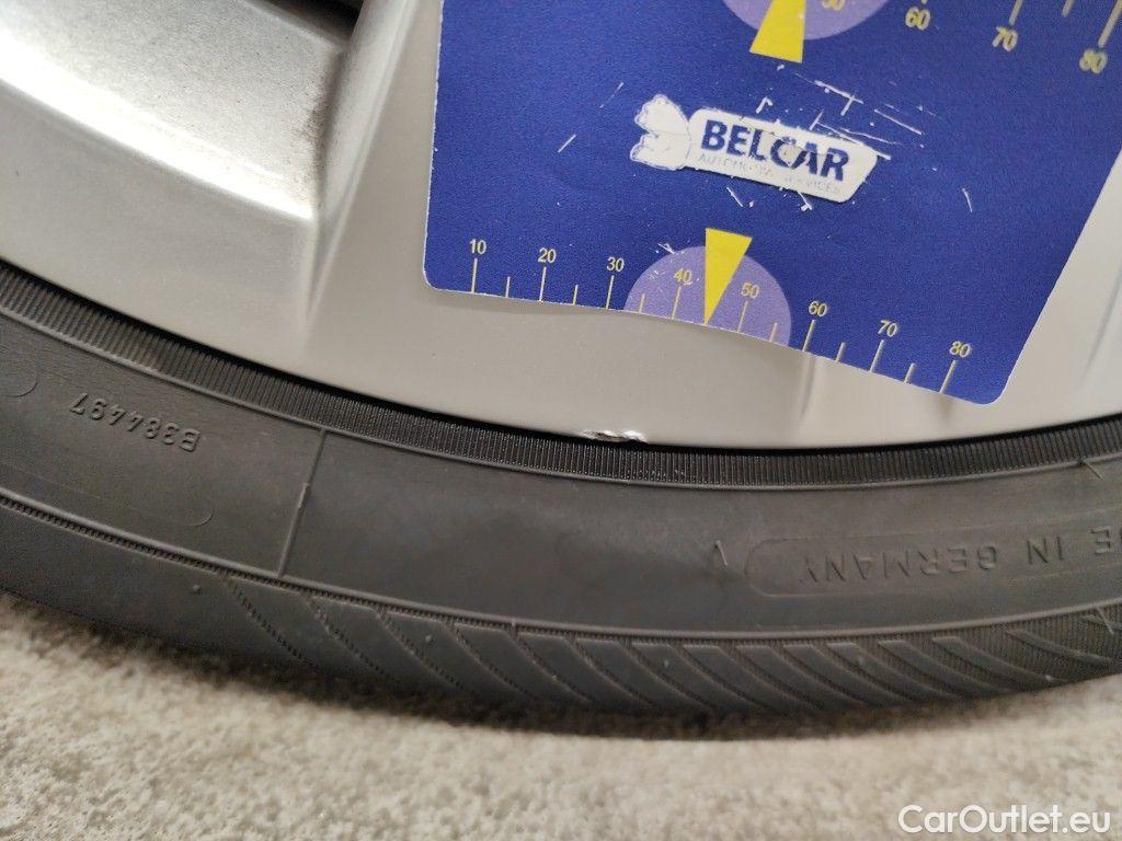 Volkswagen  Golf  Volkswagen Variant VIII 2.0 TDI 85kW Life 5d #81