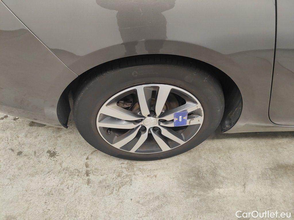 Peugeot  308 Peugeot  SW 1.2 PureTech 110 S&S Style 5d #50