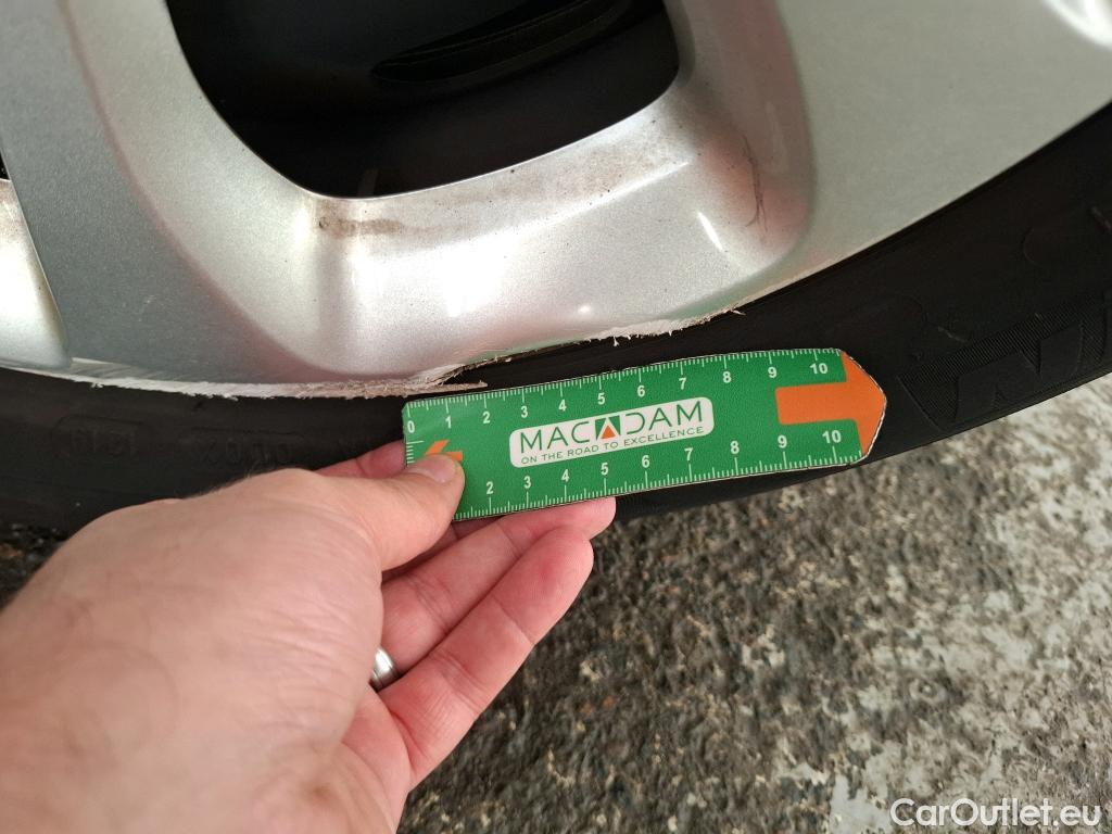 Citroen  C3 CITROEN  / 2016 / 5P / Berline PureTech 110 S&S BVM Feel #8