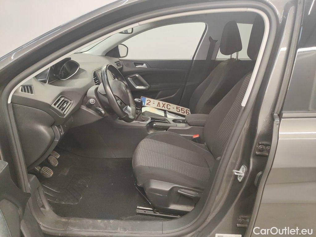Peugeot  308 Peugeot  SW 1.2 PureTech 110 S&S Style 5d #3
