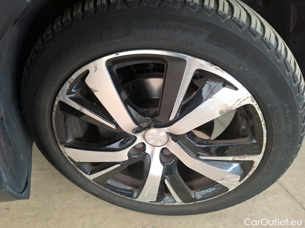 Peugeot  2008  GT Line 1.2 PureTech 110CV BVA6 E6 #40