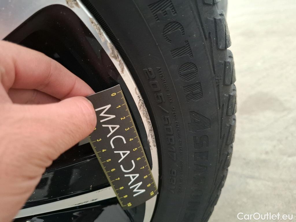 Peugeot  2008  GT Line 1.2 PureTech 110CV BVA6 E6 #51